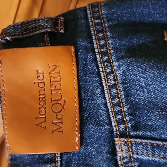 Alexander Mcqueen -The perfect cuffed pant with darts at waiste so flattering 30 - Picture 4 of 10